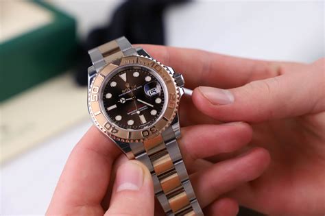 how to manually wind rolex.